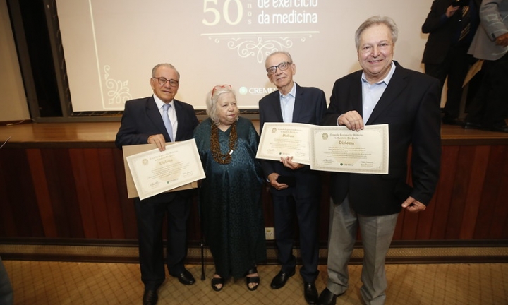 Médicos de Avaré recebem homenagem do Conselho Regional de Medicina