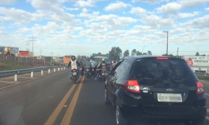 Ciclista morre após ser atropelado na Rodovia João Mellão