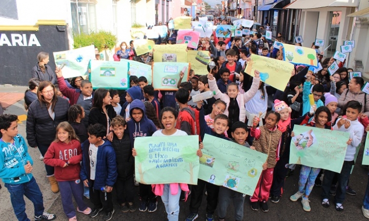 Dia Mundial do Meio Ambiente é celebrado com passeata em Avaré