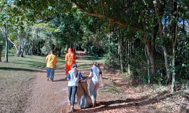 Dia Mundial da Reciclagem é celebrado com mutirão ecológico em Avaré