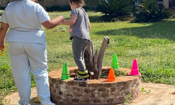 Apoio multidisciplinar e terapia atendem crianças atípicas em Bernardino de Campos