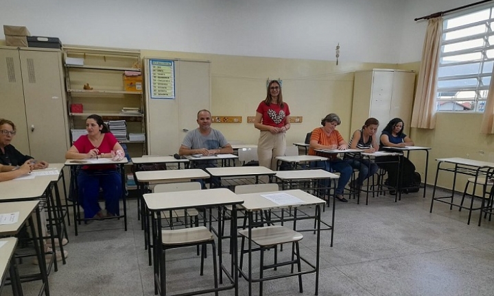 Oficina pedagógica capacita professores de escolas municipais