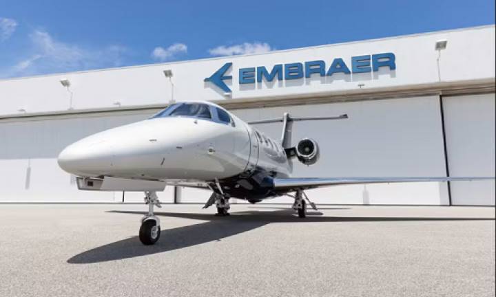 Embraer oferece mais de 160 bolsas de estudos para pessoas com mais de 50 anos