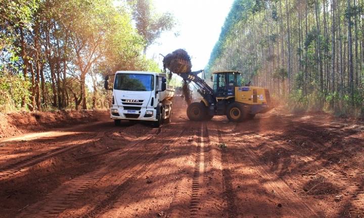 Estrada rural no bairro da Ponte Alta é alargada pela Prefeitura de Avaré