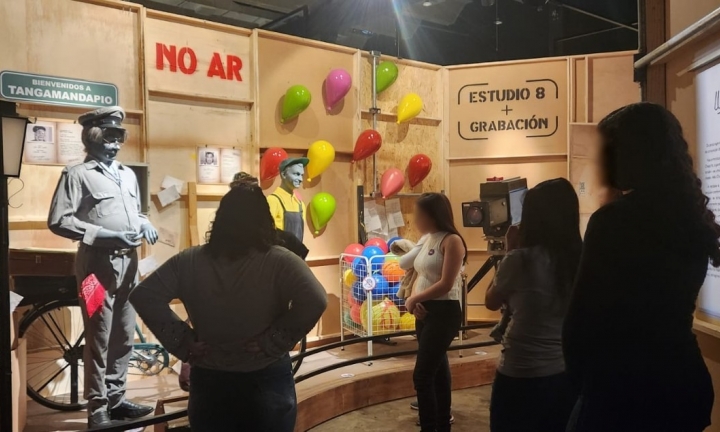 Jovens da Fundação CASA de C. César visitam exposição sobre o seriado Chaves