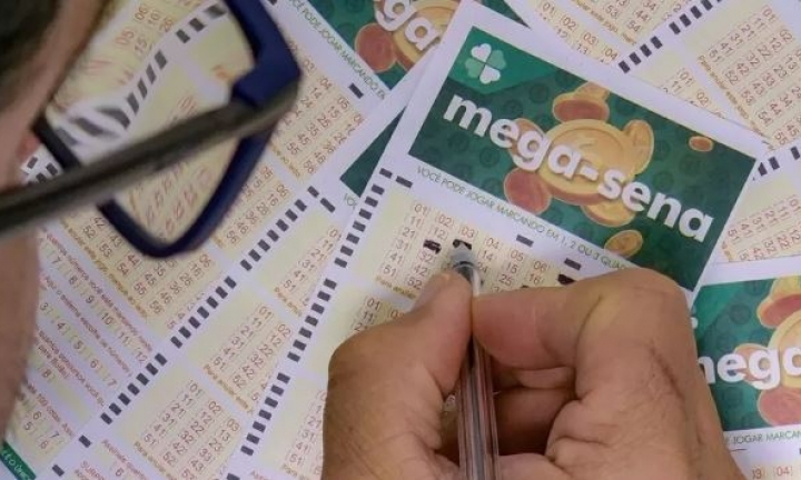 Mega-Sena acumula e prêmio pode chegar a R$ 60 milhões no sábado