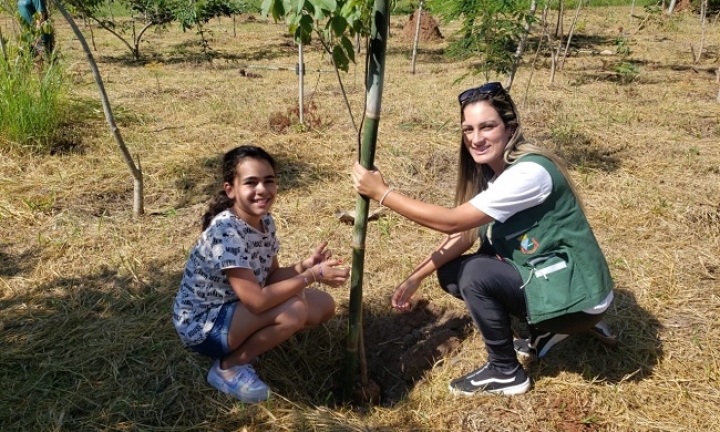 Alunos participam de plantio e visita técnica em ação do Dia Mundial da Água