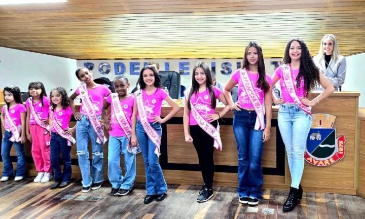 Carla Flores homenageia avareenses que se destacaram no Concurso Miss Teen SP