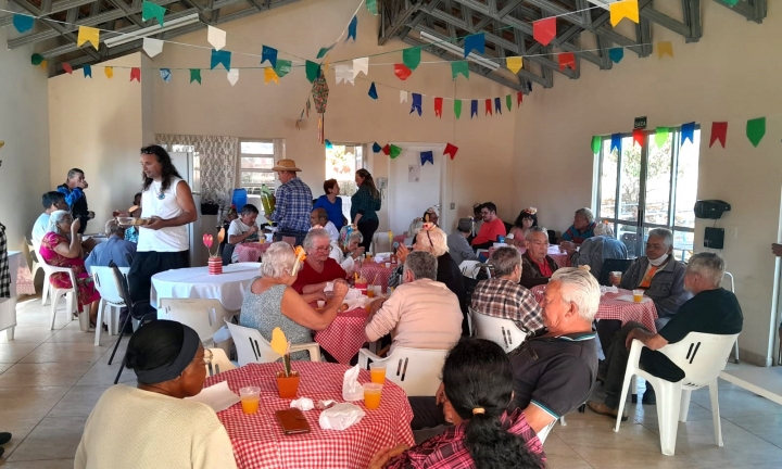 Festa julina reúne integrantes do Centro Dia do Idoso e Vila Dignidade