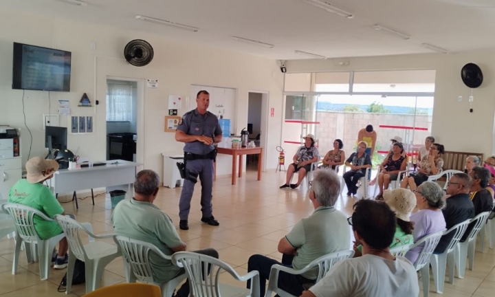 Palestra no CCI abordou tema sobre golpes contra a pessoa idosa