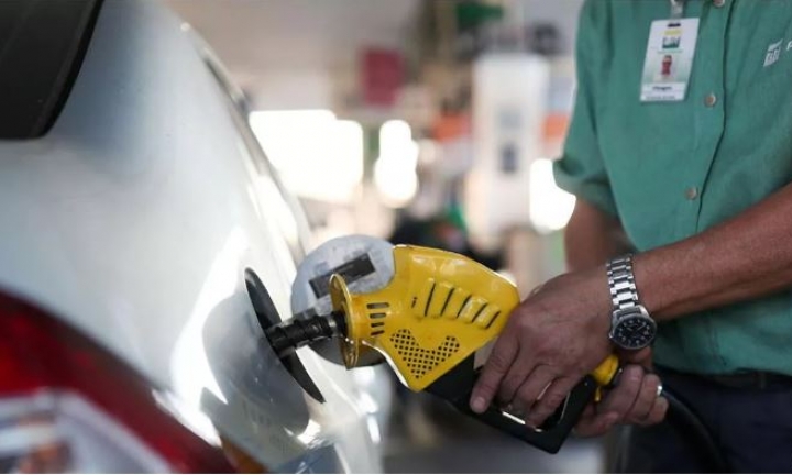 Preço da gasolina nas bombas pode cair a R$ 4,80 e diesel a R$ 4,86 em junho