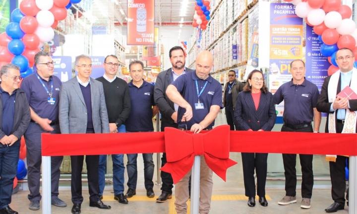 Jô Silvestre comemora inauguração do Tenda Atacado em Avaré