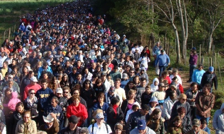 Procissão rumo à Ponte Alta celebra Nossa Senhora Aparecida em Avaré