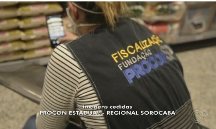 Procon notifica supermercados por vender itens com preços abusivos