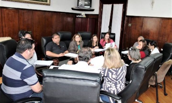 Prefeito não atende reivindicação de professores municipais