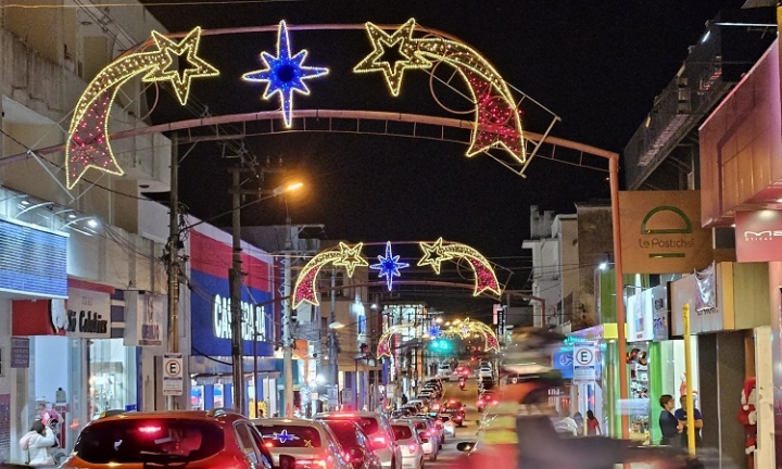 Avaré entra no clima de Natal com decoração em ruas do centro