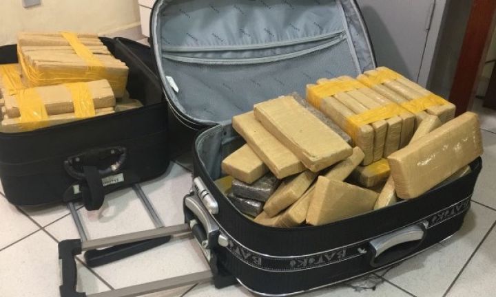 Dupla é detida com cerca de 60 kg de maconha na Castello