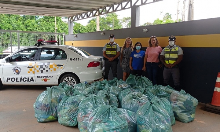 ABOVA encaminha roupas em doação para vítimas das enchentes no litoral