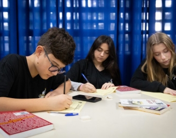 Alunos terão bolsa de até R$ 555 para dar reforço a colegas