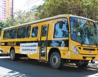 Novo ônibus escolar auxiliará o transporte de alunos da zona rural