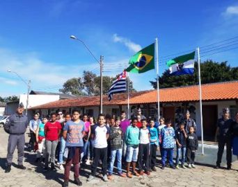 Polícia Militar recebe crianças na Escolinha da PM