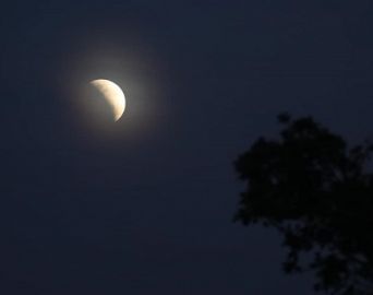 Fotógrafo avareense registra eclipse parcial da Lua