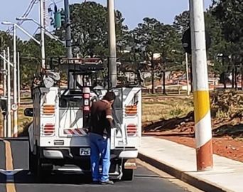 Prefeitura finaliza calçada e iluminação da Avenida Tininho Negrão