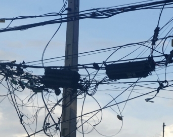 Nova gestão de postes causa conflito entre teles e elétricas