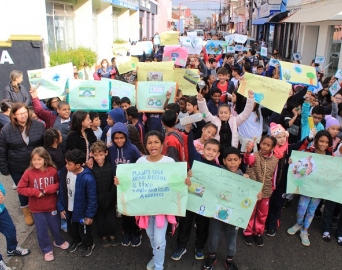 Dia Mundial do Meio Ambiente é celebrado com passeata em Avaré