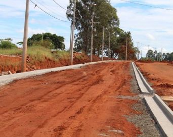 Pavimentação da Avenida Santa Bárbara entra na fase final