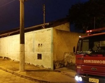 Polícia investigará causas de incêndio em residência