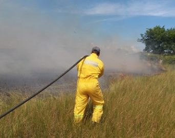 Incêndio em área do aeroporto mobiliza Corpo de Bombeiros em Avaré