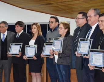 Policiais civis são homenageados na Câmara Municipal