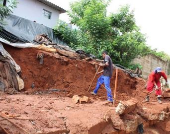 Iniciadas as obras dos muros de arrimo no Bairro do Camargo