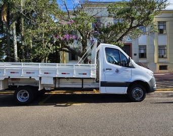 Novo caminhão da Secretaria de Serviços será utilizado na manutenção urbana