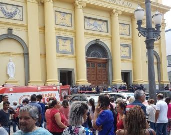 Homem invade missa, mata quatro e comete suicídio em Campinas