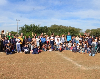 Foguetes construídos por alunos são lançados no Campo Municipal