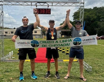 Maratonista de Avaré vence prova de resistência nas montanhas de Minas Gerais