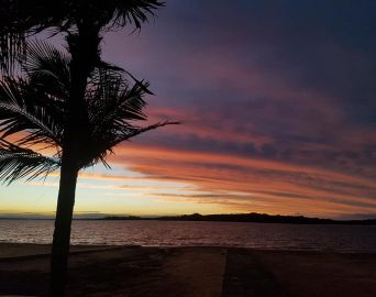 Pôr do sol proporciona espetáculo de cores no céu de Avaré