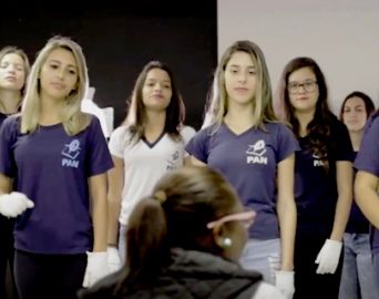 Coral de Libras une estudantes em prol da inclusão