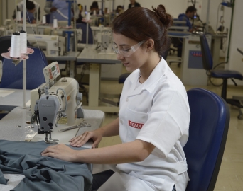 Avaré abre inscrições para curso de Costureiro Industrial do Vestuário