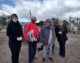 Fundo Social faz entrega de cobertores para famílias em situação vulnerável