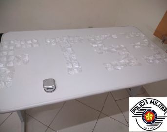 Traficante é preso com 120 papelotes de cocaína na Vila Operária