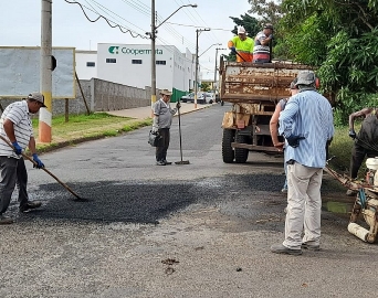 Bairros de Avaré recebem mais uma etapa da operação tapa-buraco