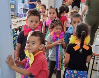 Alunos de escolas municipais avareenses celebram o Dia do Circo