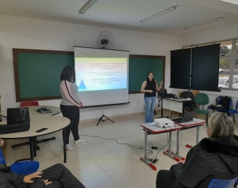 Professores da rede municipal aprendem técnicas para aliviar estresse