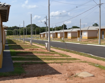 Avareenses recebem as chaves da casa própria no Residencial Água Branca III