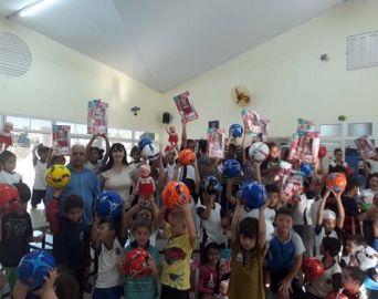 Fundo Social faz doação de brinquedos a escolas municipais