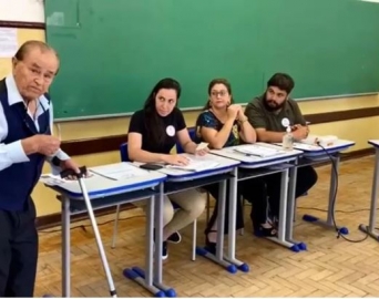 Genez Parizze, aos 104 anos, fez questão de votar no 2º turno em Avaré