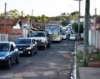 Caminhoneiros recebem apoio da população na região